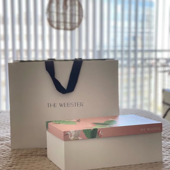 Bottega Veneta Chain Pouch - Almond - Still Available - Picture 2 of 8